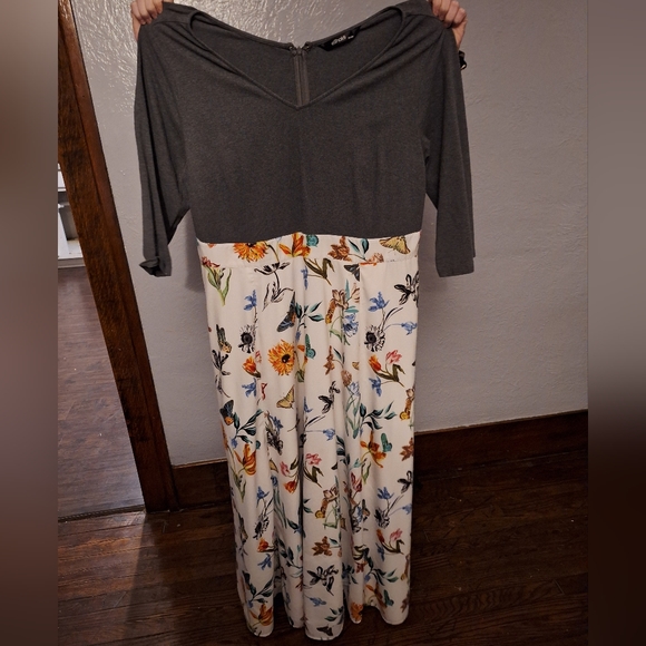 Eshakti maxi dress butterflies - Picture 4 of 14